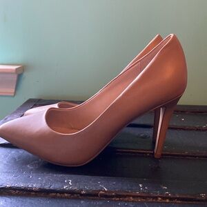 Nude heels size 8.5